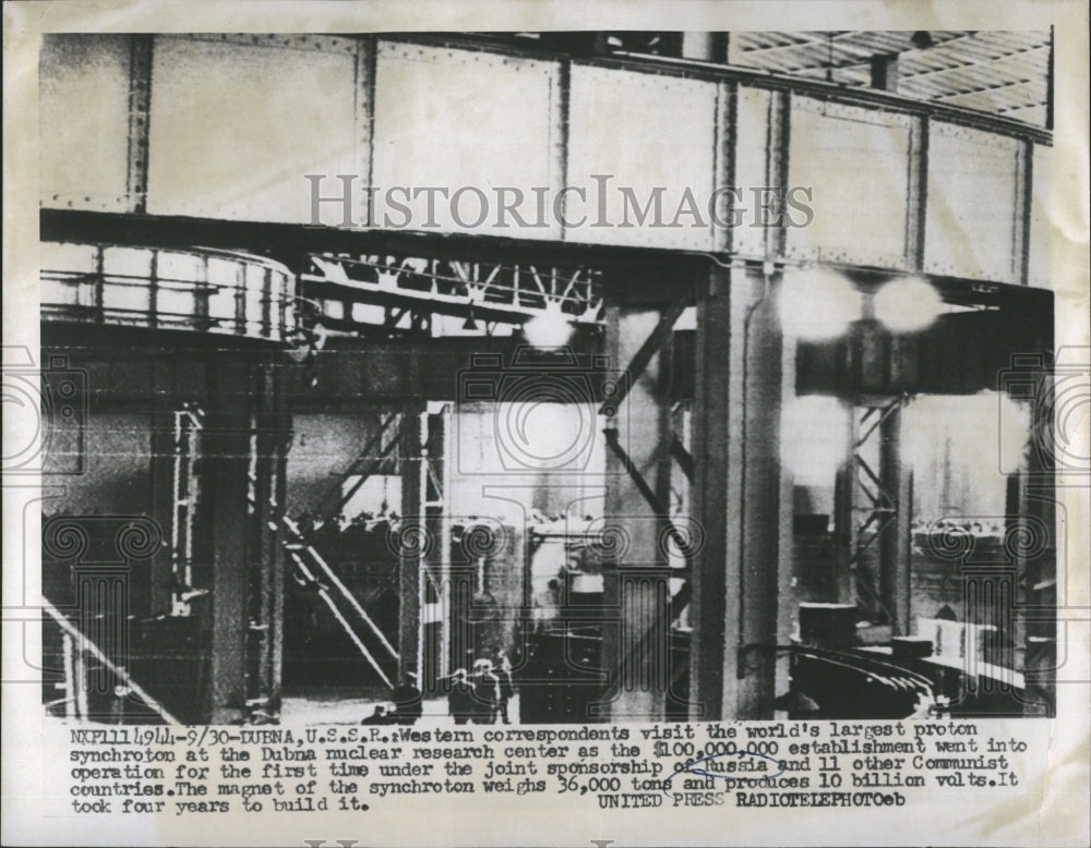 1956 Press Photo Western correspondents visit largest proton center - RSH27177 - Historic Images