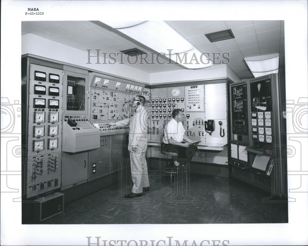 1962 Press Photo Central Control Area at Plum Brook, part of NASA. - Historic Images