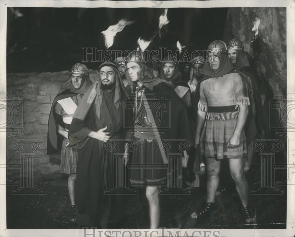 1953 Press Photo Easter Judas with Guards - Historic Images