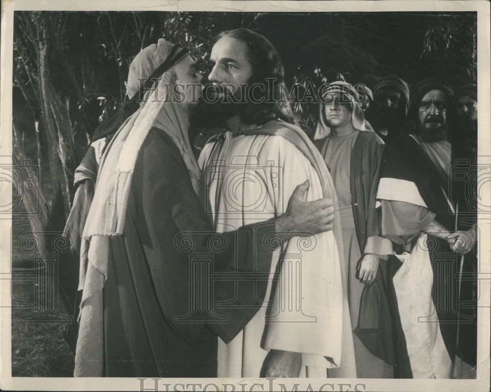 1953 Press Photo Easter Kiss of Betrayal Judas and Jesus - RSH27471 - Historic Images