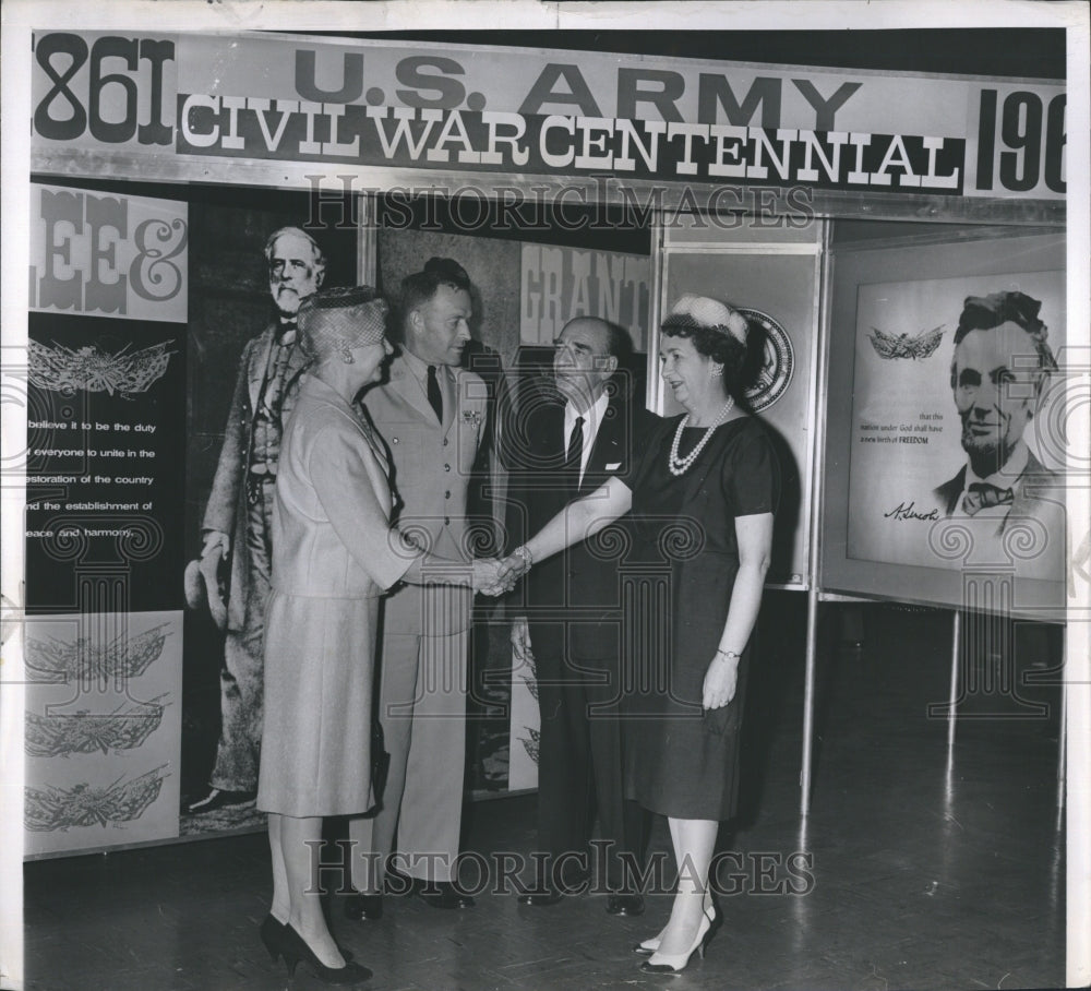 1962 Press Photo Civil War Centennial Exhibit: Mrs. Roberta R. Gross - Historic Images