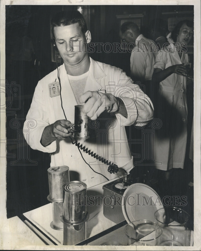 1955 Press Photo Richard D. Hudnut, Health Physicist - Historic Images