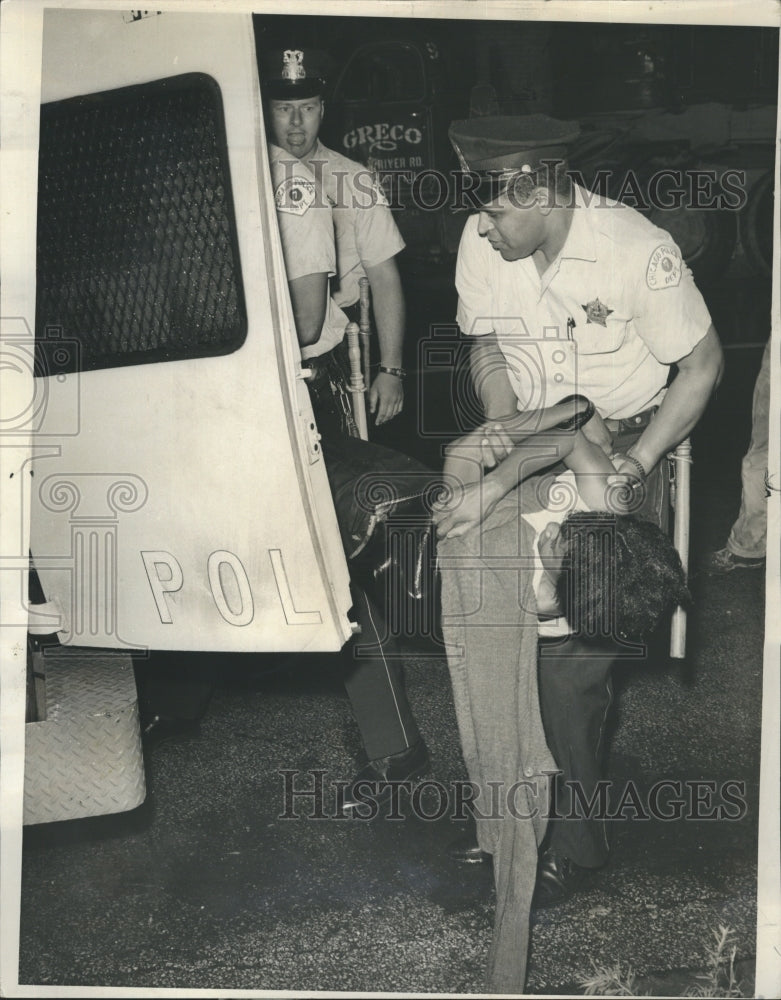 1968 Press Photo Police carry demonstrators over the car. - Historic Images