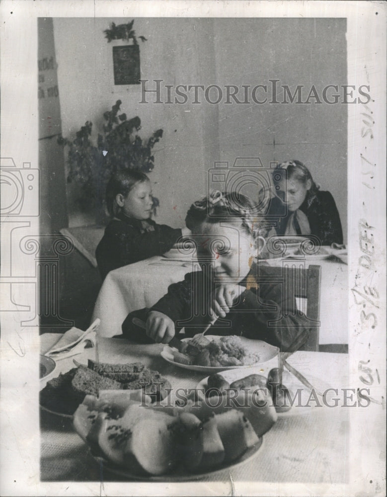 1953 Press Photo Children&#39;s Home for the Orphans - Historic Images