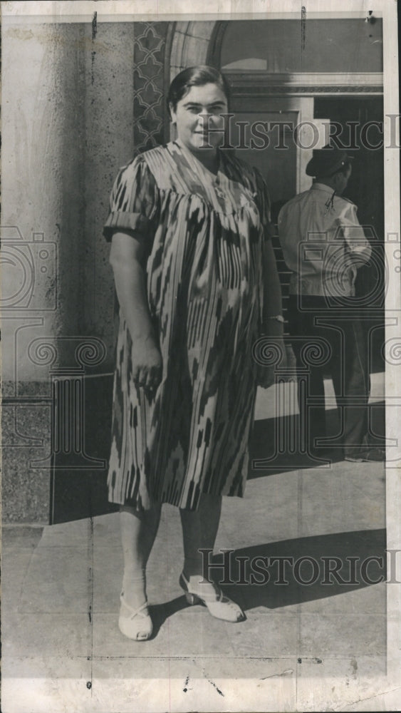 1961 Press Photo  woman in Tashkent, Capital of Uzbekistan in Russia. - Historic Images