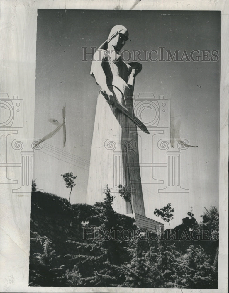 1961 Press Photo USSR Fighting Lady Warrior Monument Tiflis Birthplace Stalin - Historic Images