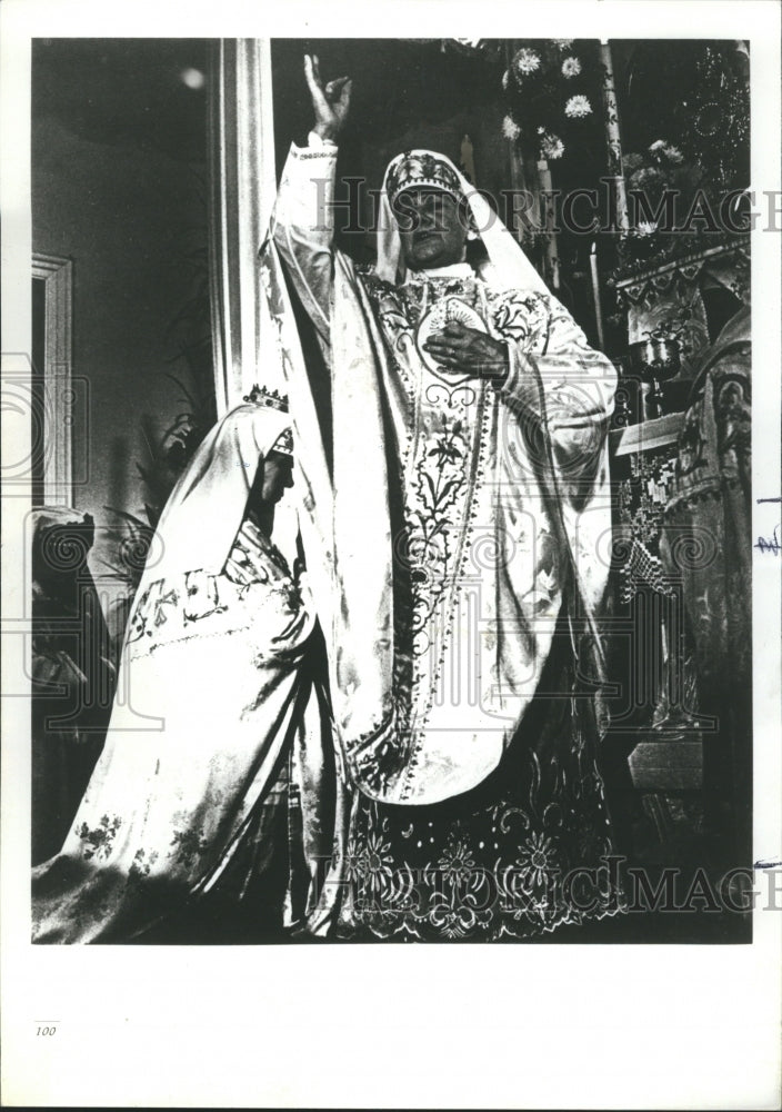 1977 Press Photo A woman Bishop conducting services for Marjawites, - RSH27903 - Historic Images