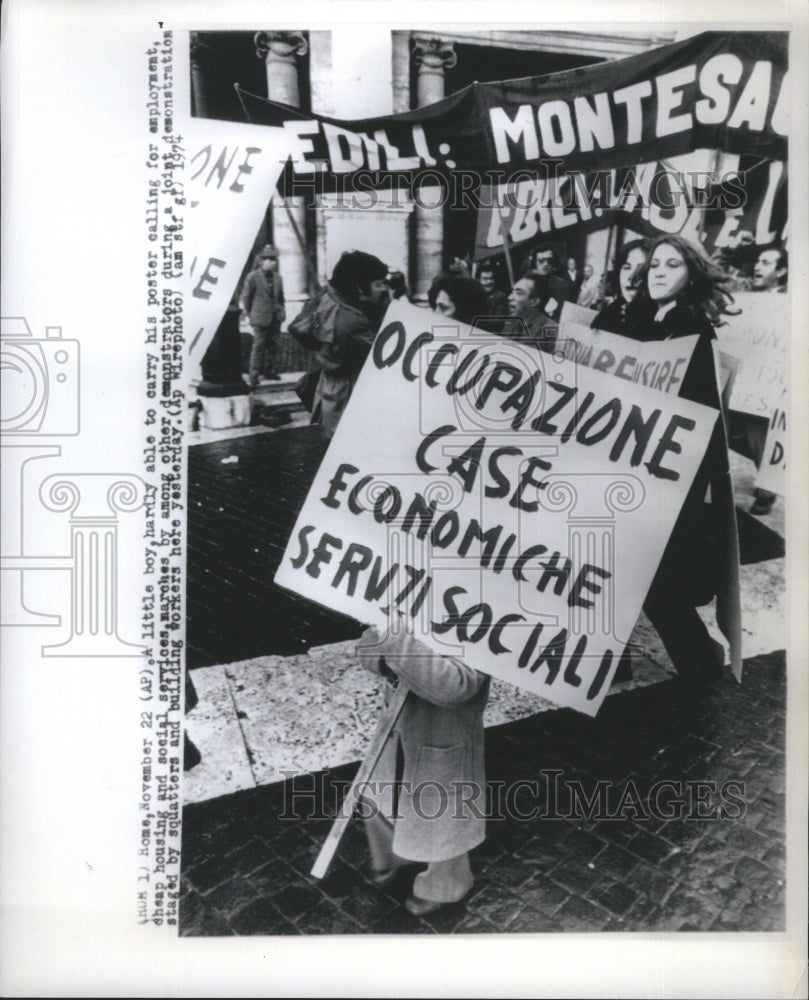 1974 Press Photo Demonstrators like this little boy, fight for worker&#39;s rights - Historic Images