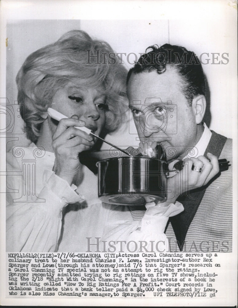 1966 Press Photo Comedian/Actress Carol Channing and Husband Charles Lowe - Historic Images