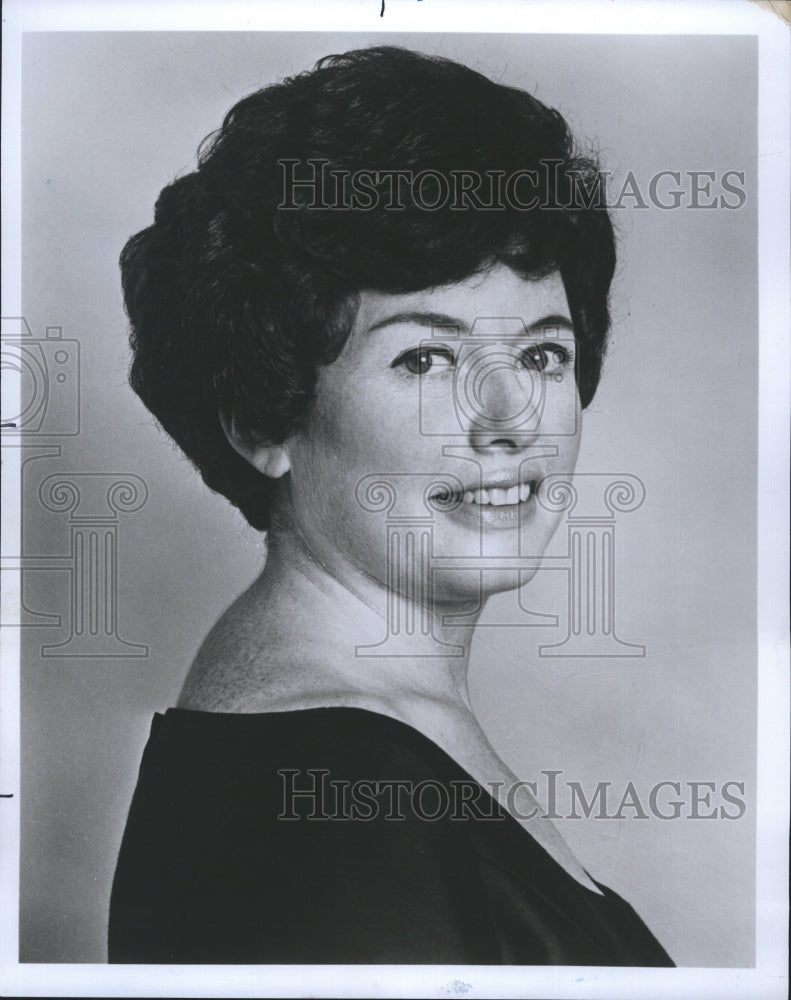 1977 Press Photo Claudine Carlson, mezzo soprano, Head shot. - Historic Images