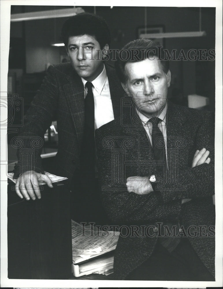 Press Photo Peter Riegert and Martin Sheen on &quot;News At Eleven&quot; - Historic Images