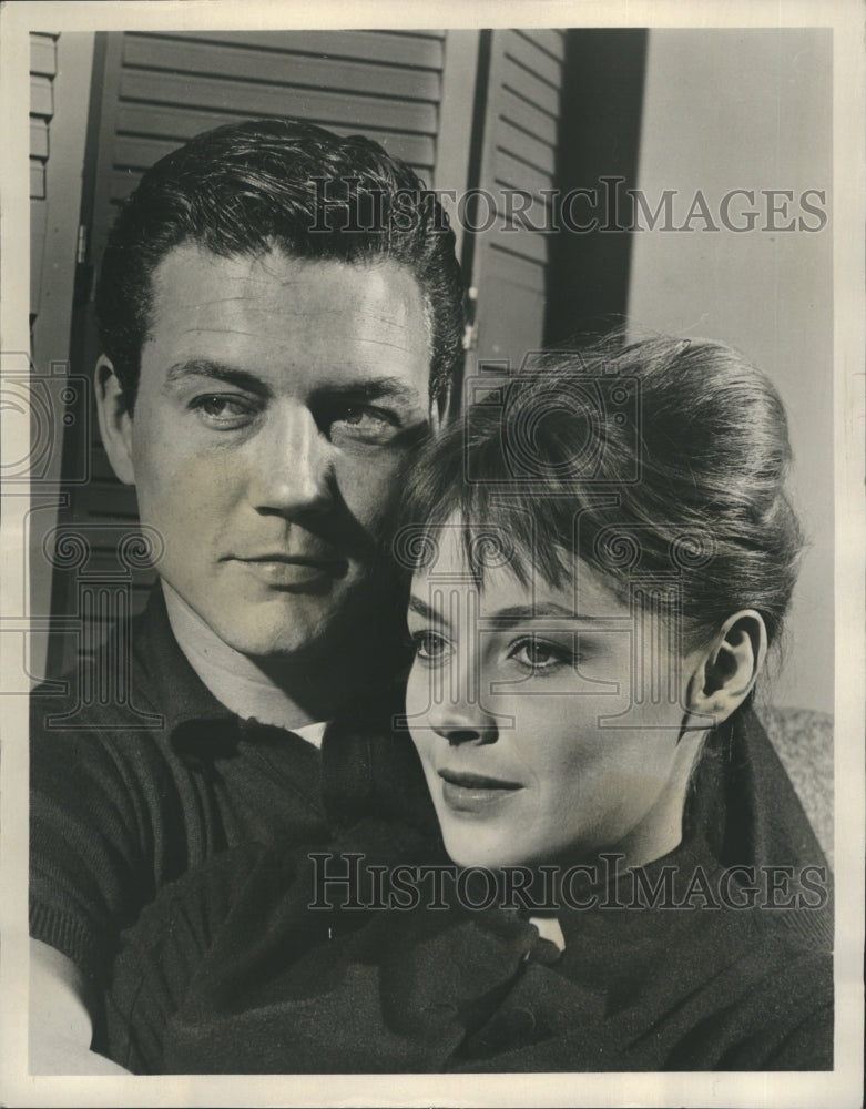 1959 Press Photo Roger Smith of &quot;77 Sunset Strip&quot; With Wife - RSH28293 - Historic Images