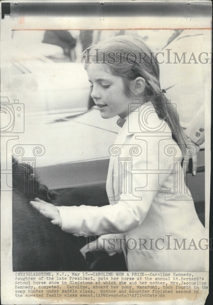 1966 Press Photo Caroline Kennedy Rides Pony in Horse Show - Historic Images