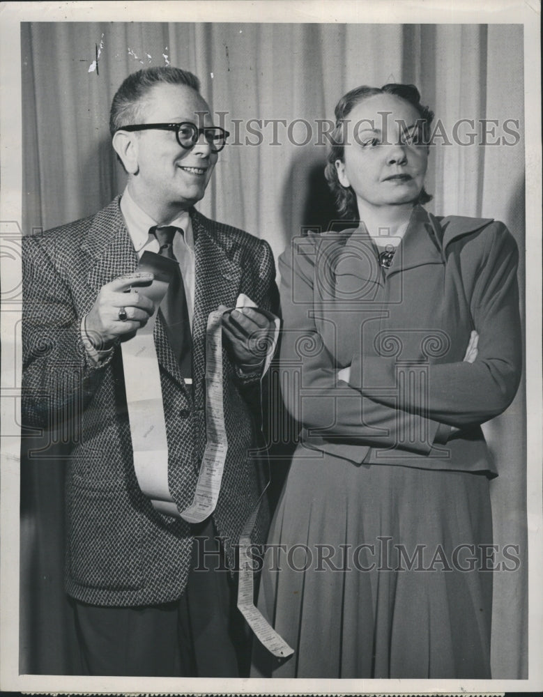 1949 Press Photo Radio actors Goodman Ace and Betty Garde - Historic Images