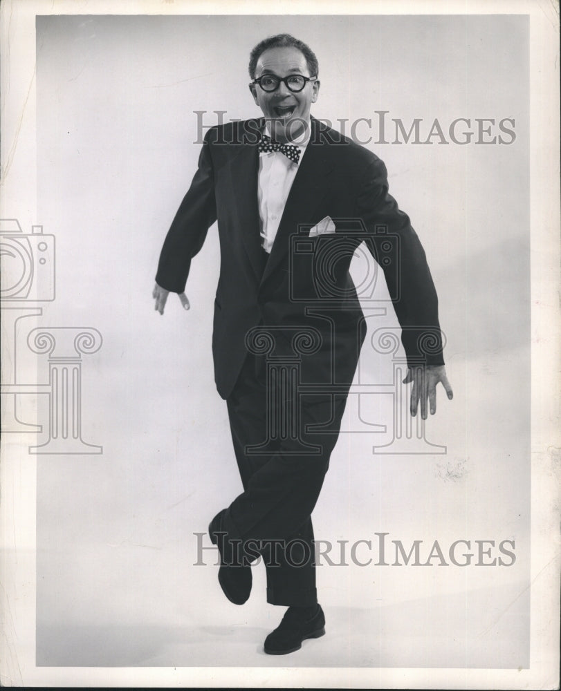 1953 Press Photo Actor Jack Albertson in the feature &#39;Top Banana&#39; - RSH28413 - Historic Images