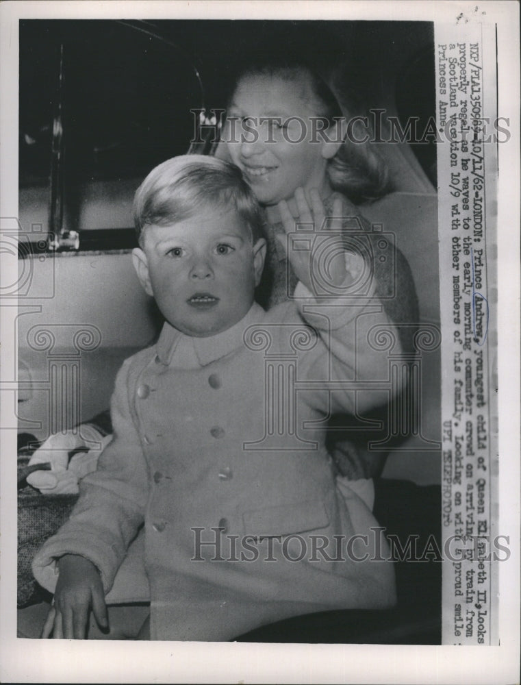 1962 Press Photo England&#39;s Prince Andrew on train with sister Princess Anne - Historic Images