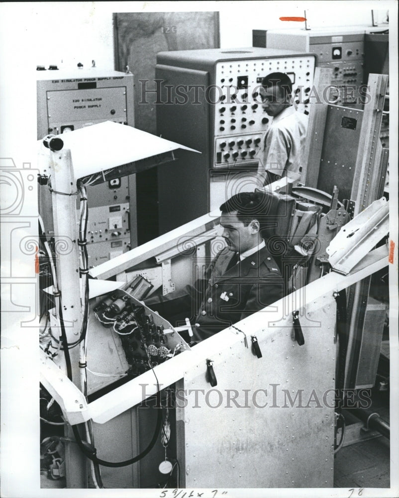 1964 Press Photo Trainee Works With Flight Simulator - RSH28509 - Historic Images