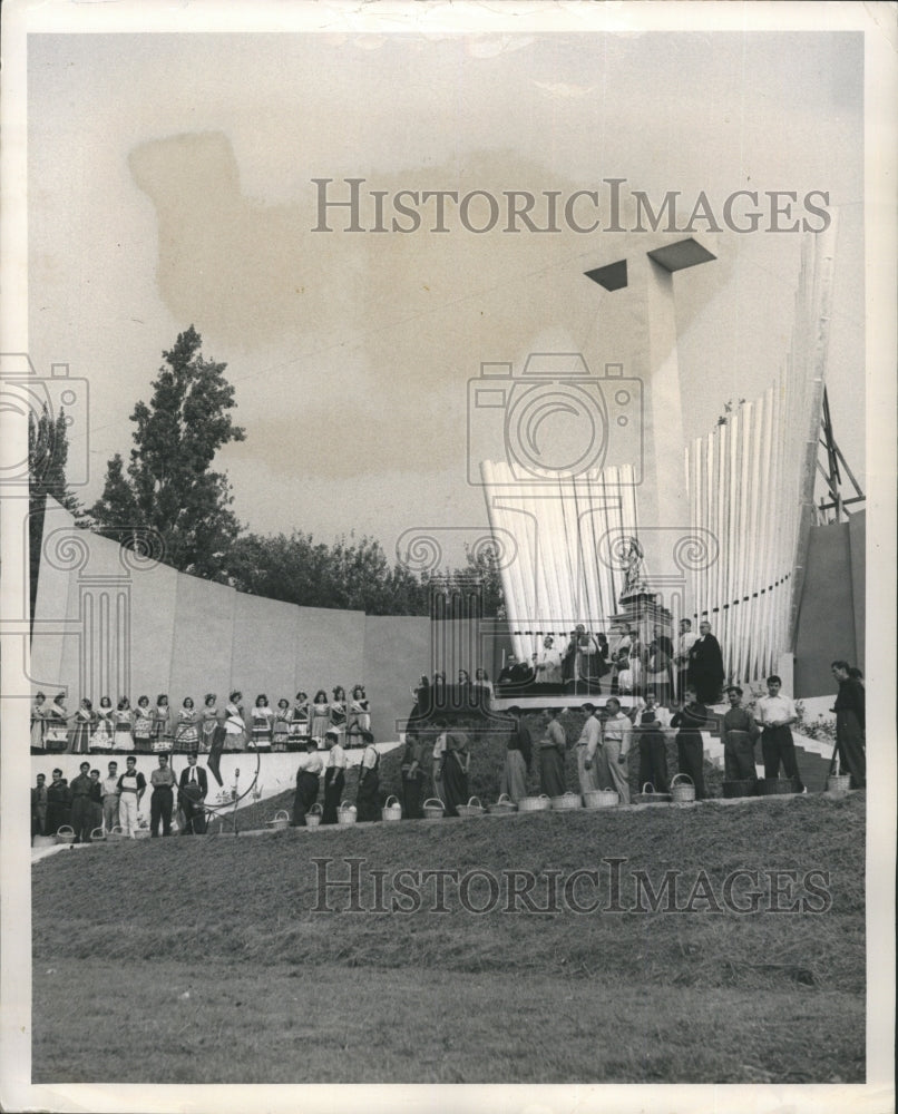 Press Photo Argentine Wine Fiesta - Historic Images