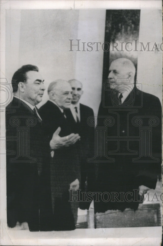 1966 Press Photo Pres. Charles De Gualle of France and Sec. Leonid Brezhnev. - Historic Images