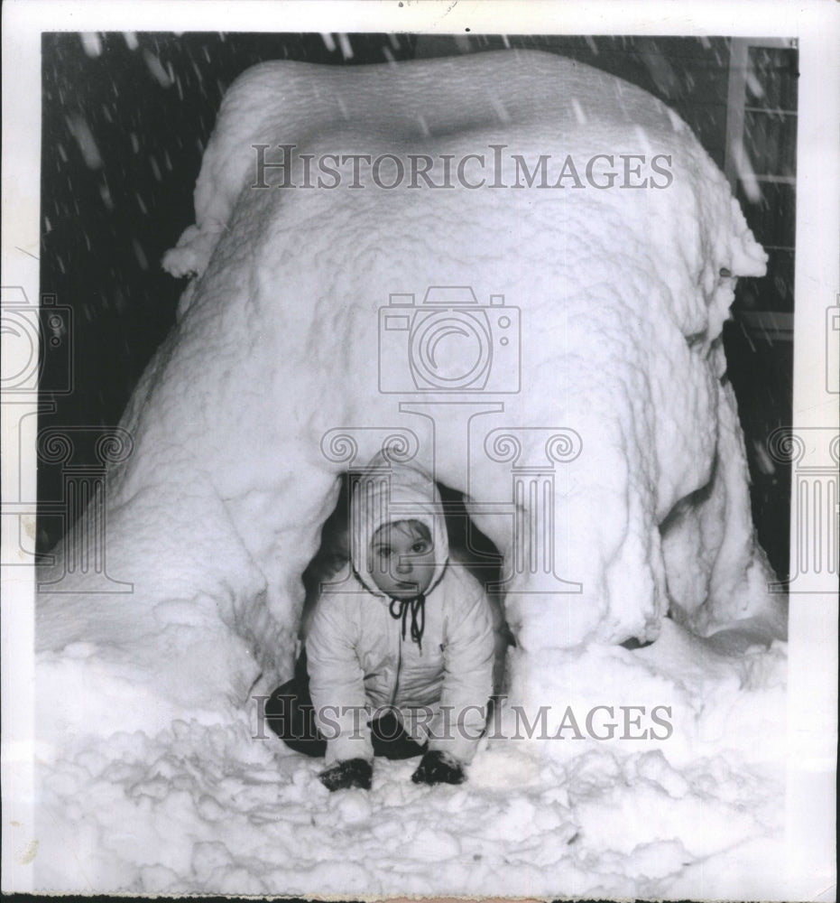 1958 Press Photo Michaela O&#39;Brien Plays &quot;Eskimo&quot; in Scranton, PA - Historic Images