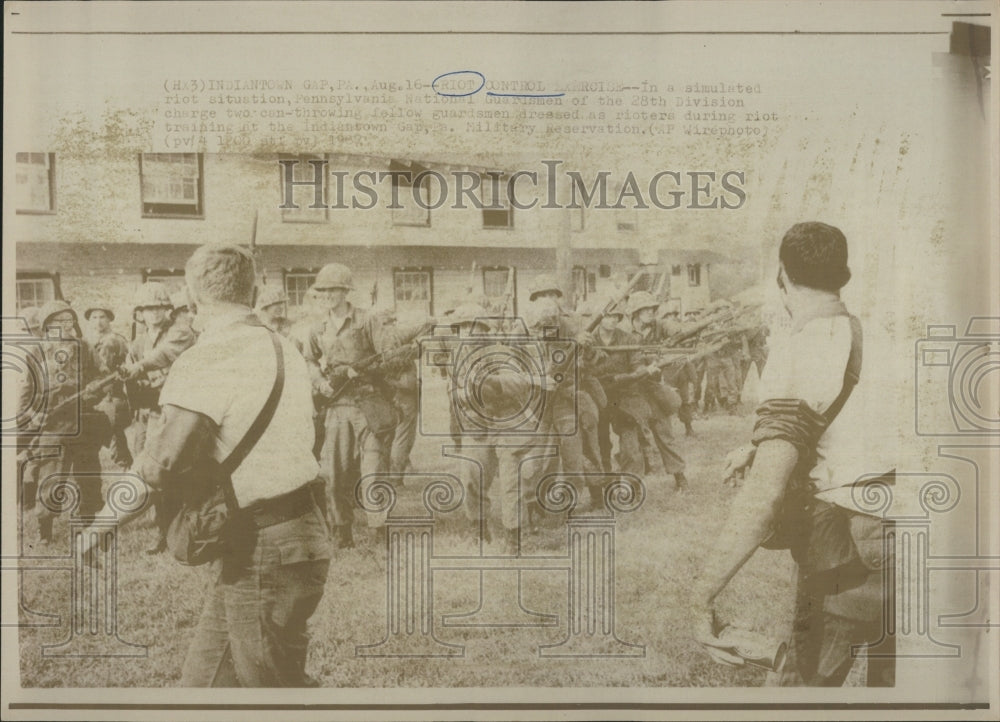 1967 Press Photo Riot Control Training - Historic Images