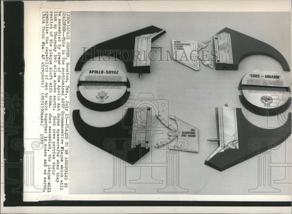 1975 Press Photo Commemorative Plaque to be Assembled Americans and Russians - Historic Images