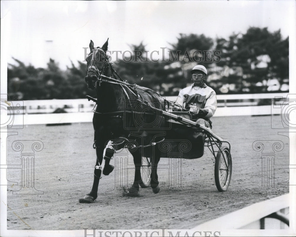 1969 Press Photo Loring Norton and Steady Brave in Race - Historic Images