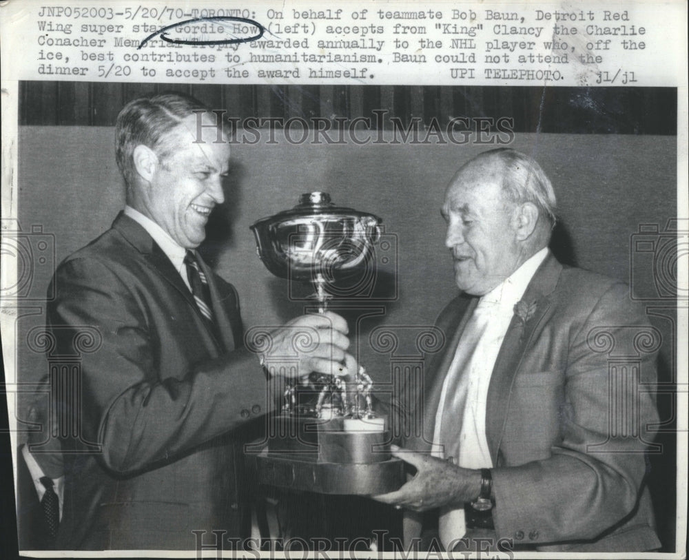 1970 Press Photo Detroit Red Wing Howe Wins Charlie Conacher Memorial Trophy - Historic Images