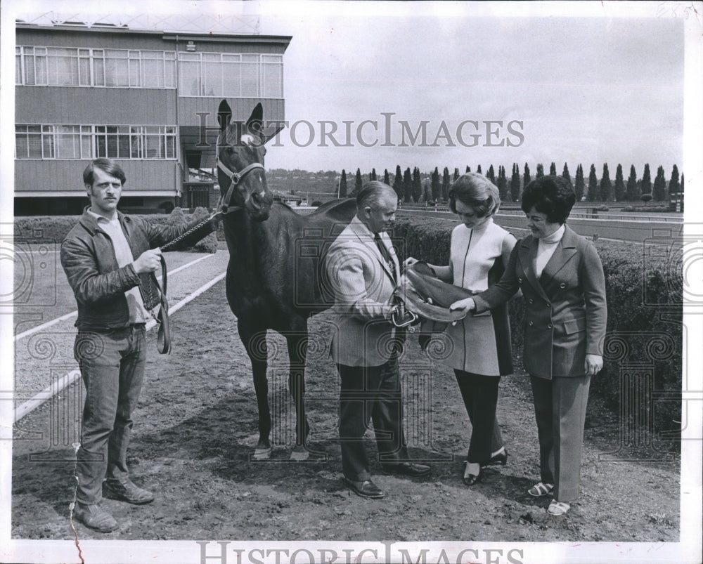 1971 Press Photo Ed Heinemann of the Washington Horse Breeders Association - Historic Images