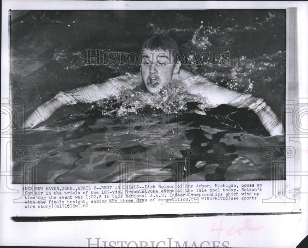 1960 Press Photo Dick Nelson comes out for air during trials of 100 meter. - Historic Images