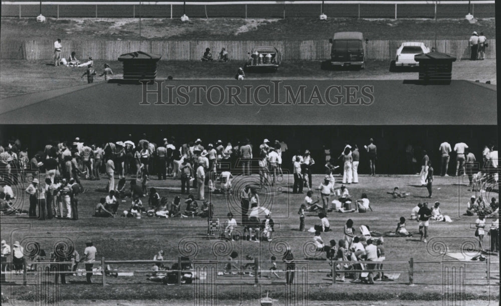 1981 Press Photo the sun shines on the Kentucky derby - Historic Images