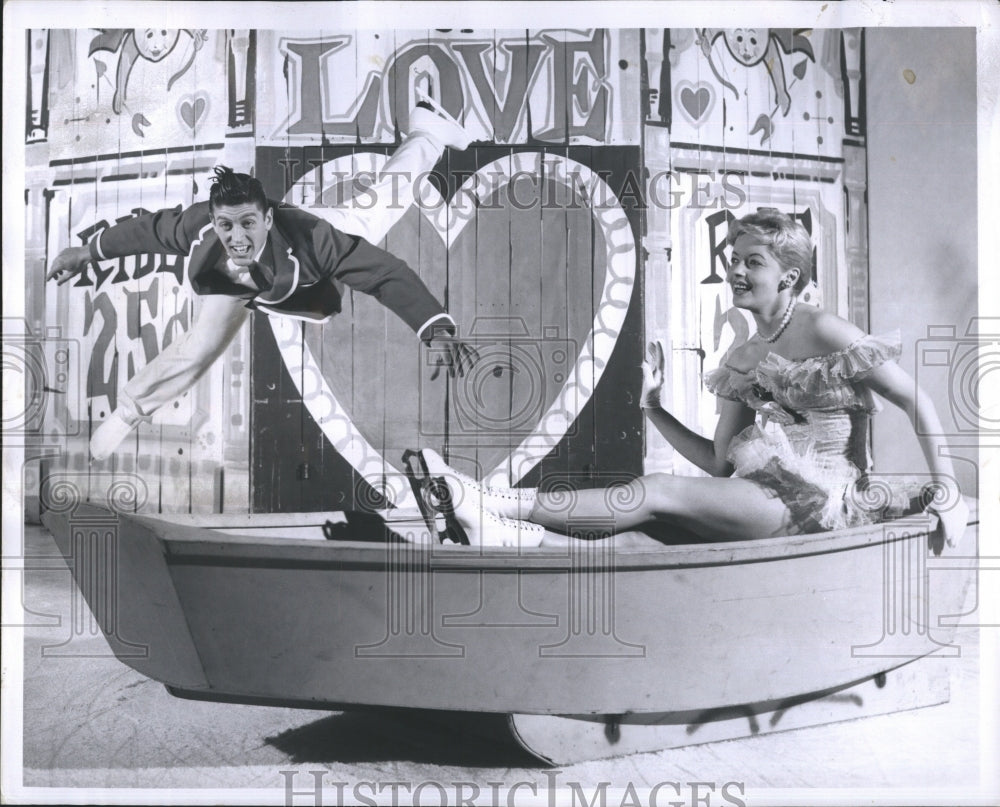 1961 Press Photo Richard Dwyer And Lesley Goodwin Perform In Ice Follies - Historic Images