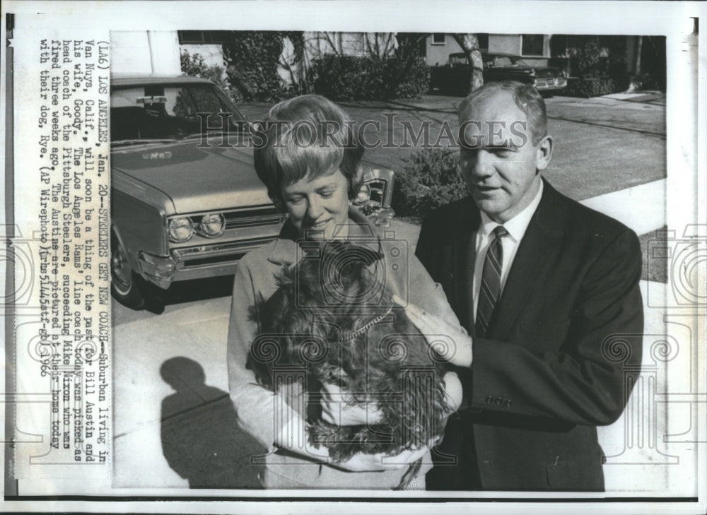 1966 Press Photo A picture Bill Austin,his wife and dog - RSH30377 - Historic Images