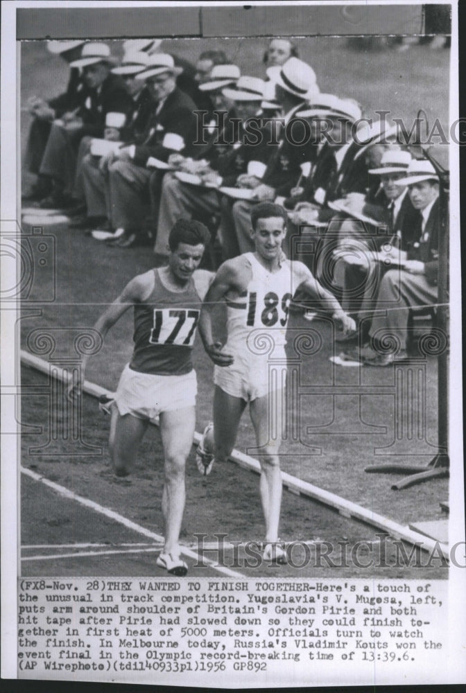 1956 Press Photo V. Mugosa Yugoslavia & Gordon Pirie Great Britain Olympic Track - Historic Images