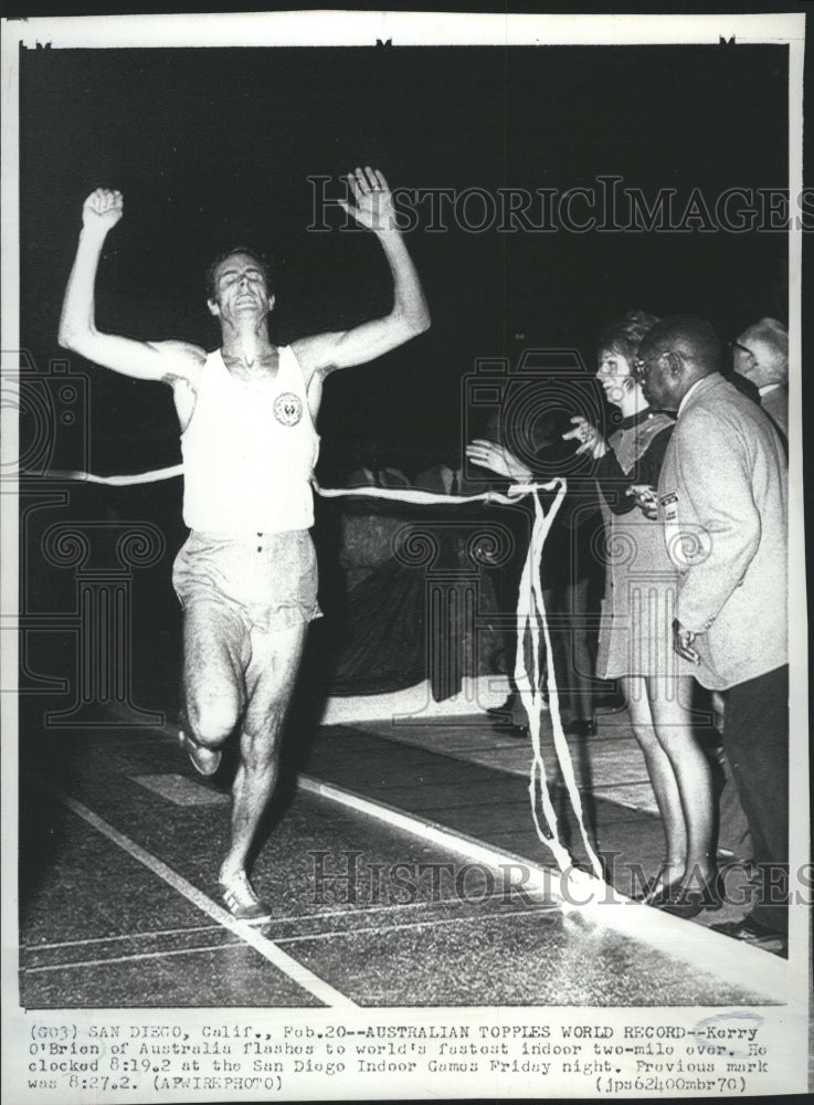 1971 Press Photo Kerry O&#39;Brion of Australia runs fastest indoor two-miles. - Historic Images