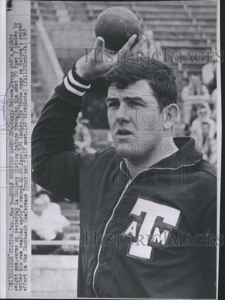 1965 Press Photo Randy Matson, of Texas A&amp;M, throws in the Southwest Conference - Historic Images