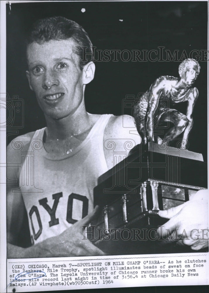 1964 Press Photo Tom O&#39;Hara Loyola University Track Star Won Bankers Mile Trophy - Historic Images