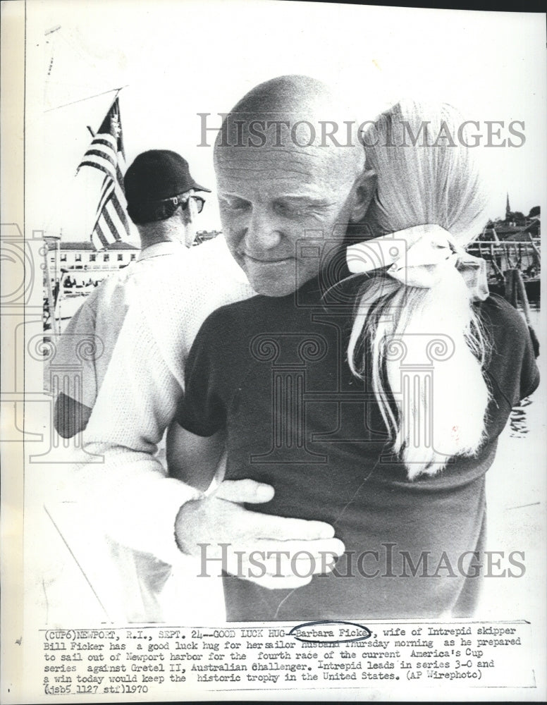 1970 Press Photo Barbara Ficker and BillFicker has a goodluck hug - RSH30911 - Historic Images