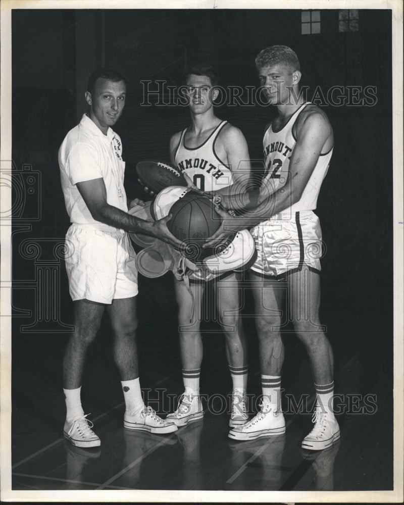 1964 Press Photo Monmouth College Basketball Coach Norm Ellenberger With Players - Historic Images