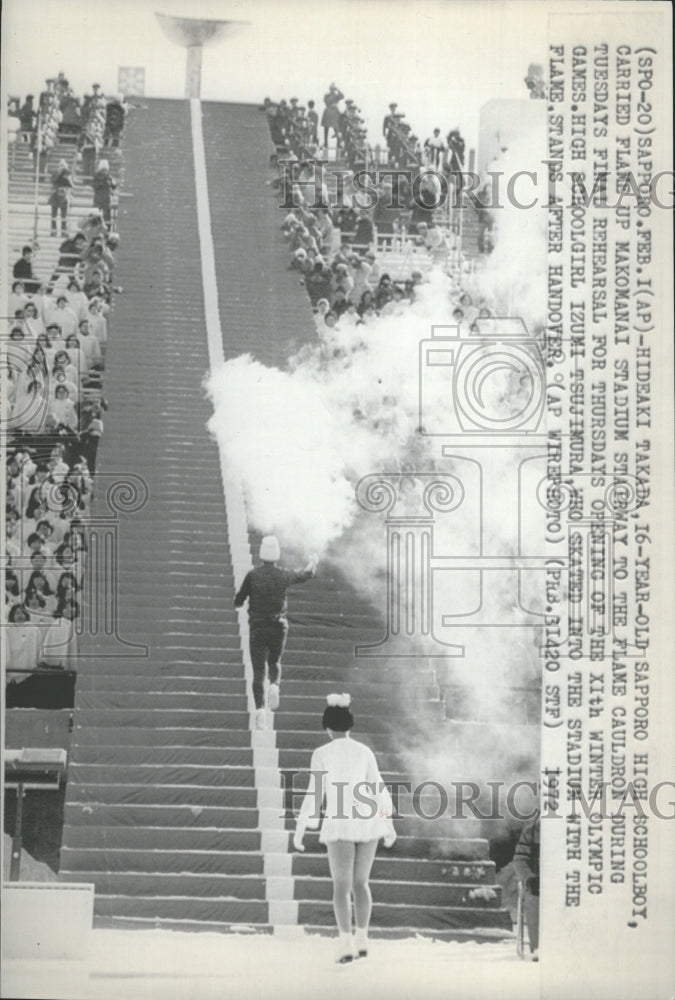 1972 Press Photo Hideaki Takada,Sapporo high schoolboy, carries Olympic Torch. - Historic Images
