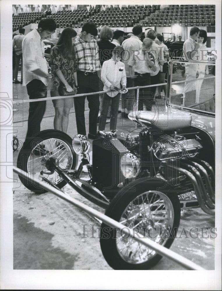 1968 Press Photo Collection of Aged Cars at the Clearwater Mall - Historic Images