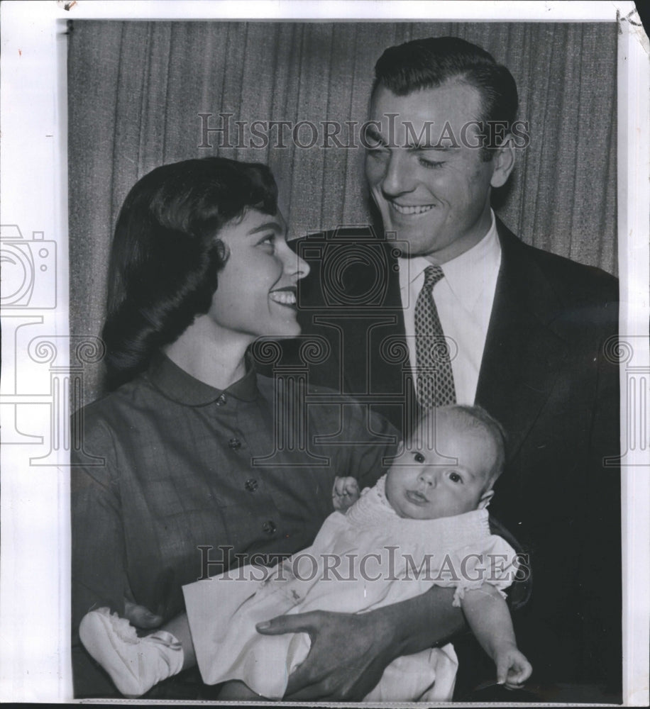 1958 Press Photo Bob Mathias Olympic decathlete with wife and daughter - Historic Images