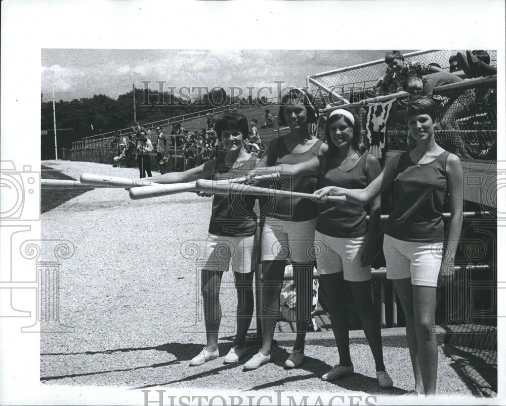 1968 Press Photo Bat Girls of the Southern Illinois Baseball, - RSH32275 - Historic Images