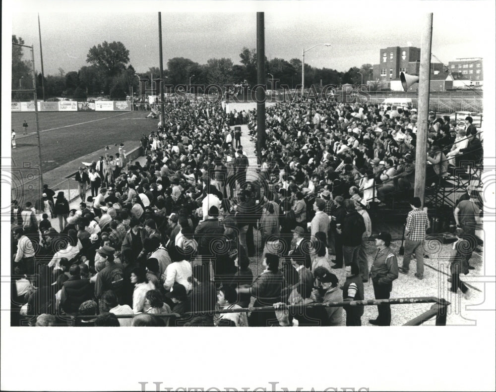 1983 Press Photo Huge Crowd People Shea Stadium Meinen Field Peoria Illinois - Historic Images