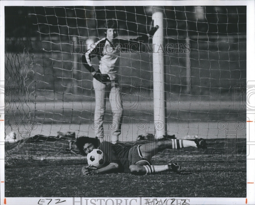 1963 Press Photo Gus Valencia Goalkeeper High School Soccer Largo - Historic Images