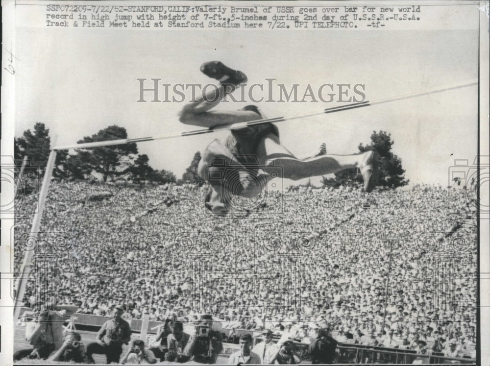 1962 Press Photo Valeriy Brumel Sets New Record In High Jump At USSR/US Meet - Historic Images