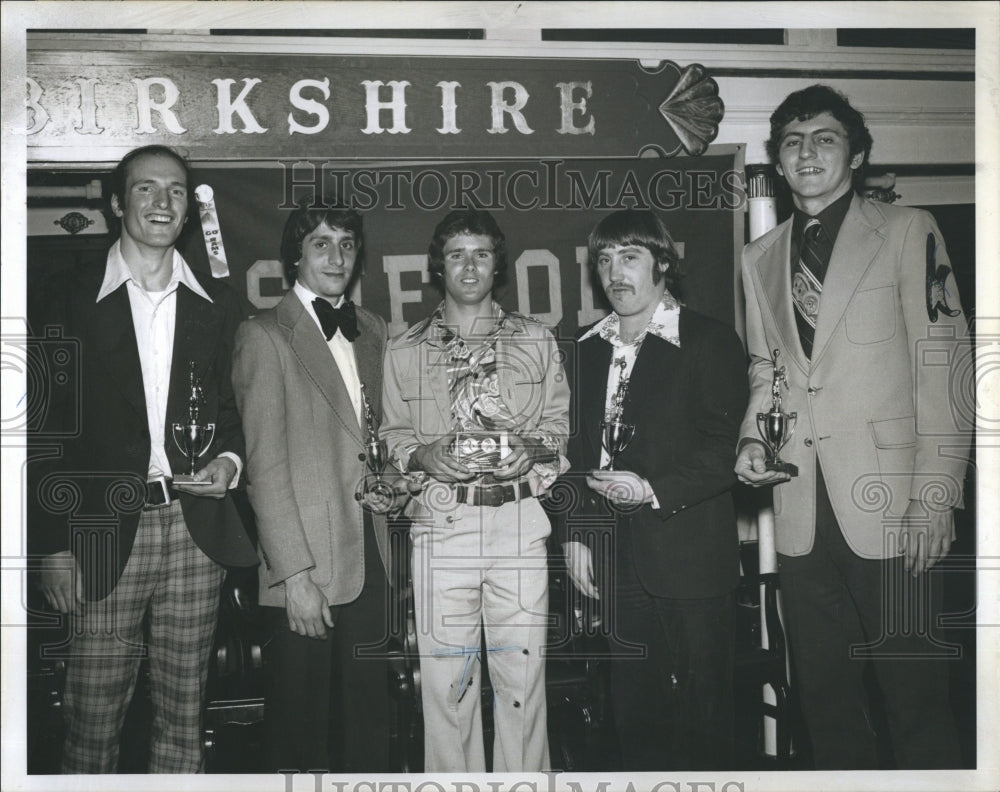 1975 Press Photo Suffolk University Basketball Steve Barrett Bob Ferrara John - Historic Images