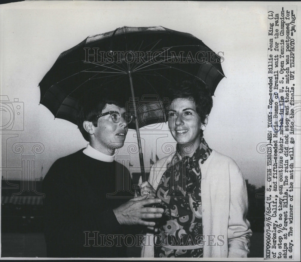 1968 Press Photo Tennis Player Billie Jean King Maria Bueno U.S. Open Rain - Historic Images