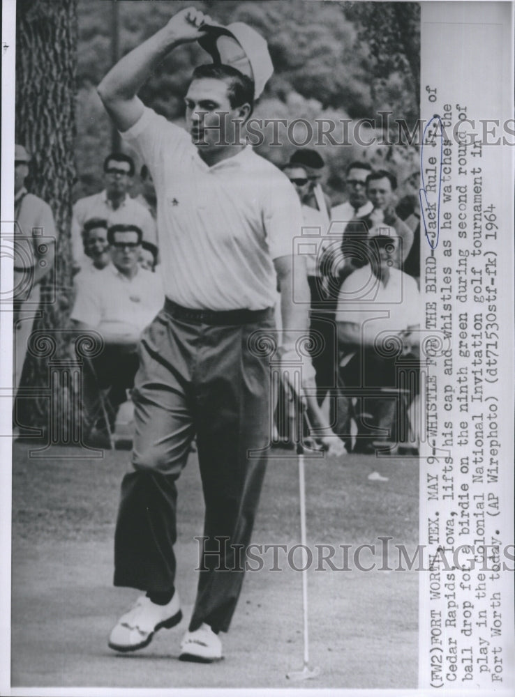 1964 Press Photo Jack Rule Jr. Professional Golfer, lift his cap and whistles. - Historic Images