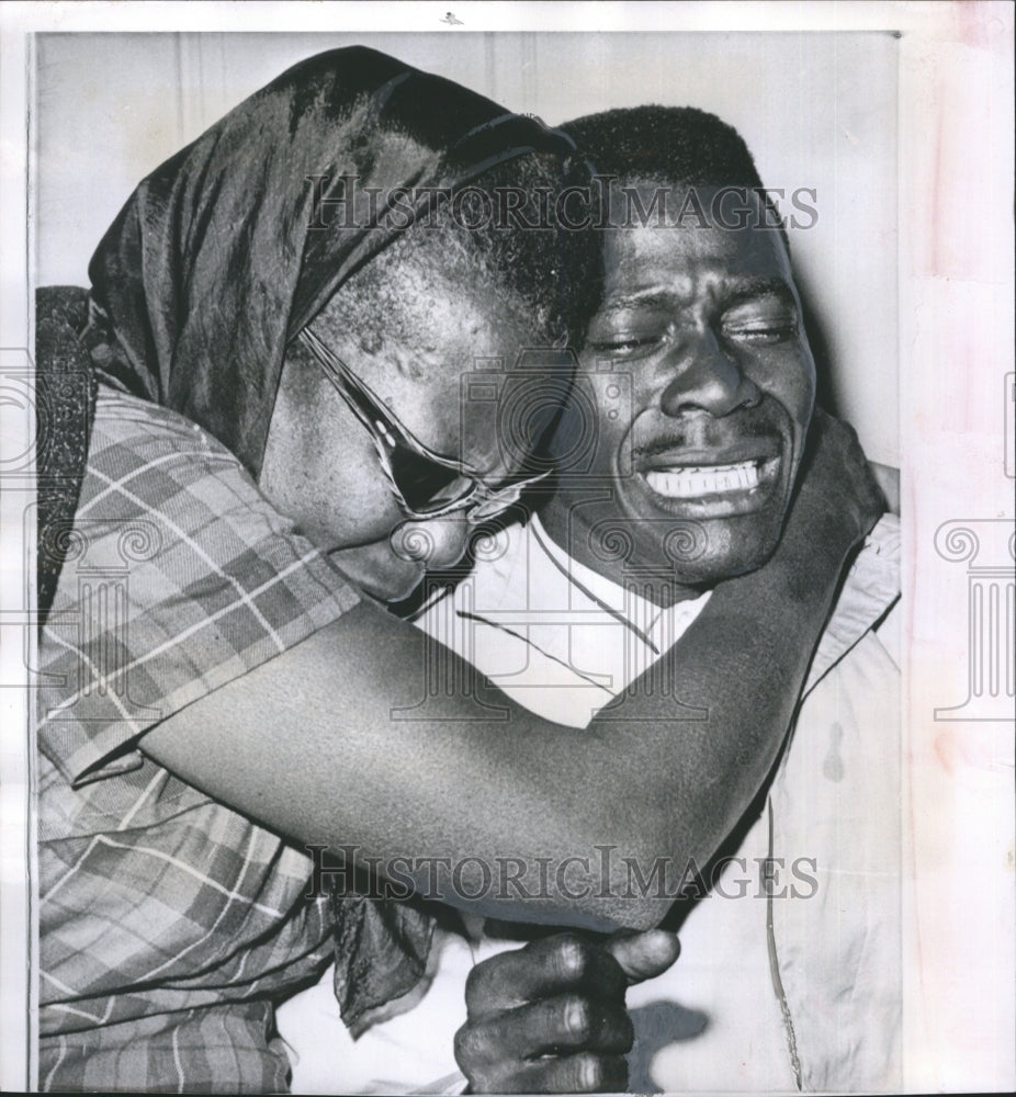 1962 Press Photo Boxer Benny Kid Paret Mother Brother - RSH33475 - Historic Images